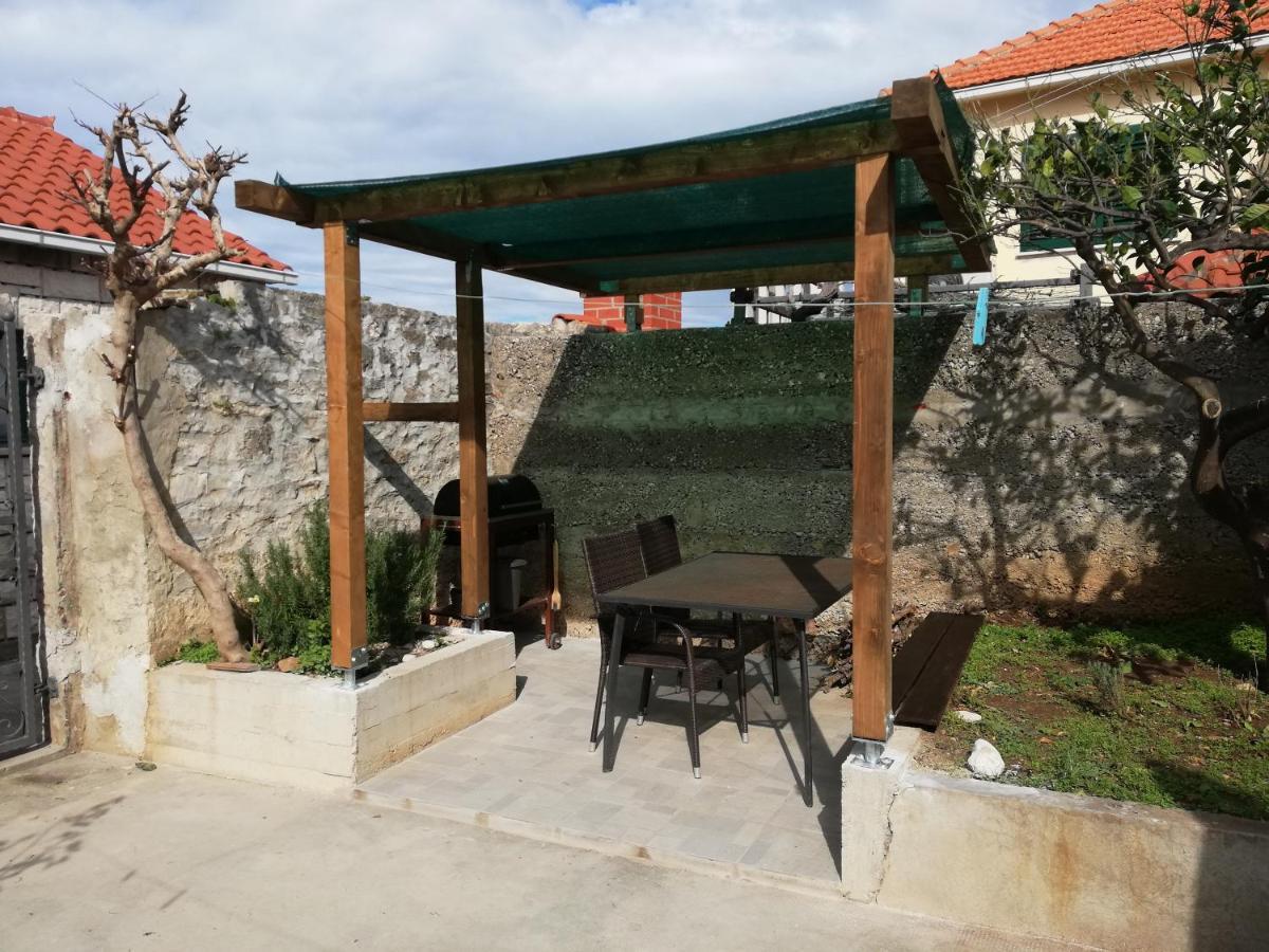 Apartman Postira Rot Екстериор снимка