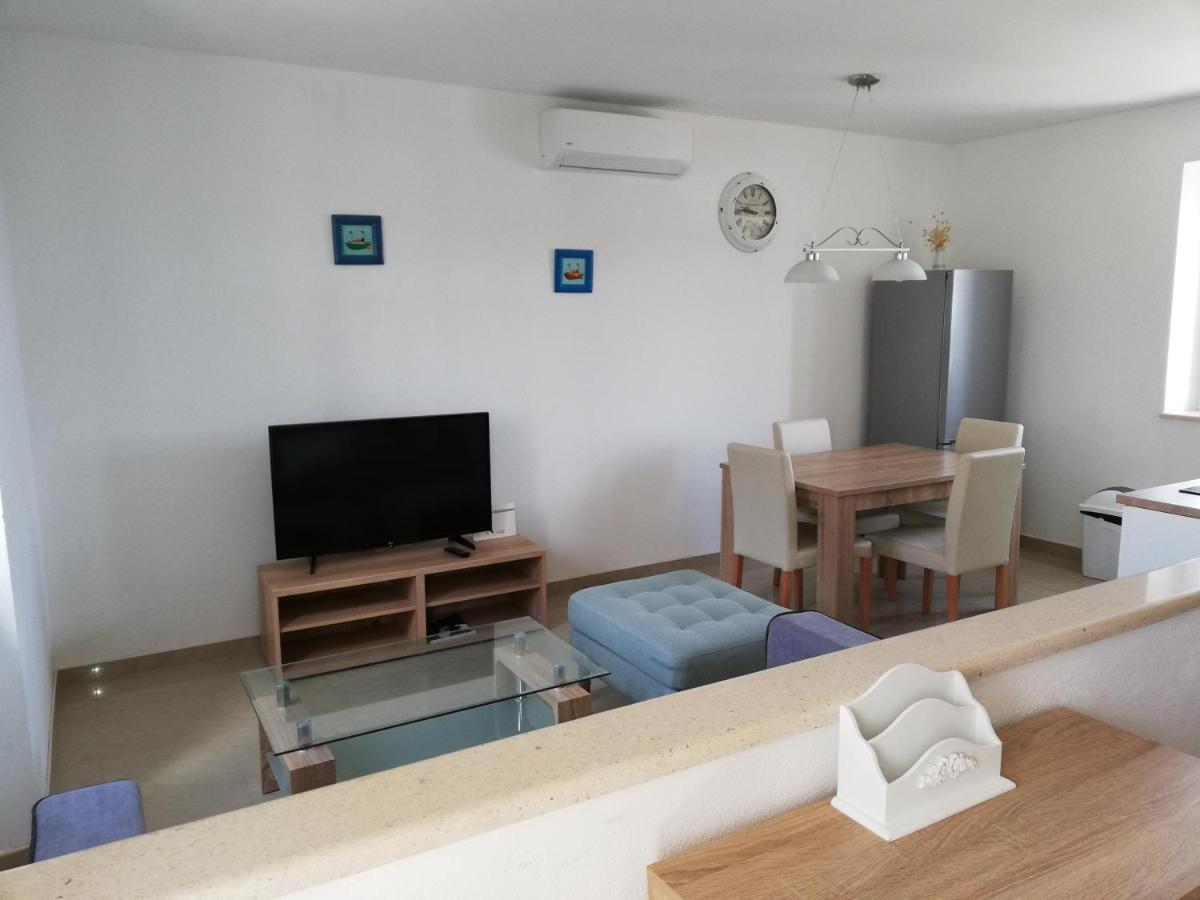 Apartman Postira Rot Екстериор снимка