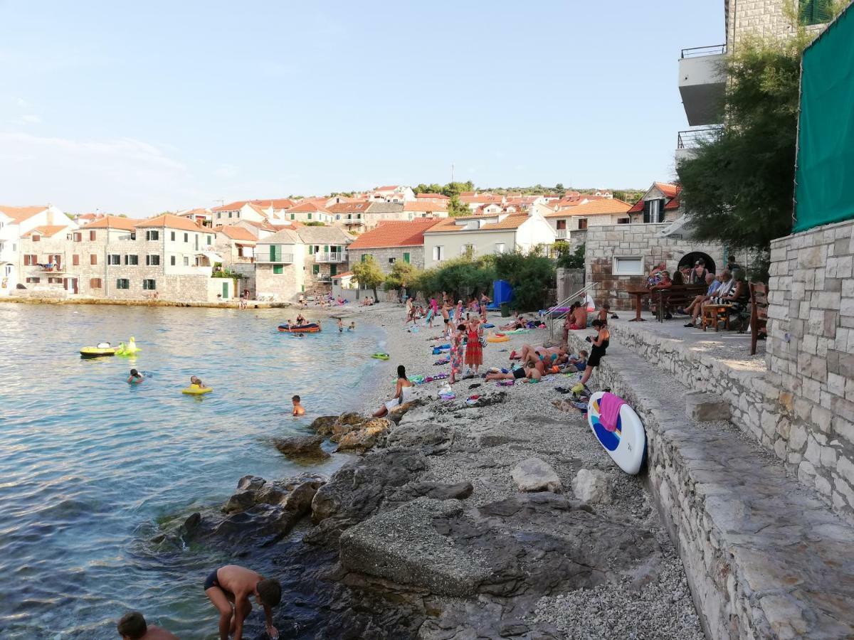Apartman Postira Rot Екстериор снимка
